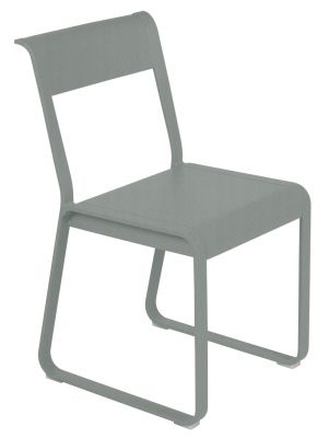 Bellevie Stuhl von Fermob in Lapilligrau: Moderner Outdoor-Stuhl aus Metall, ideal für Garten und Terrasse.