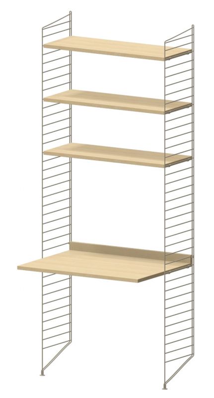 String Furniture Arbeitsplatz: Regalsystem mit Schreibtischplatte und drei Regalböden, helle Holzoptik.