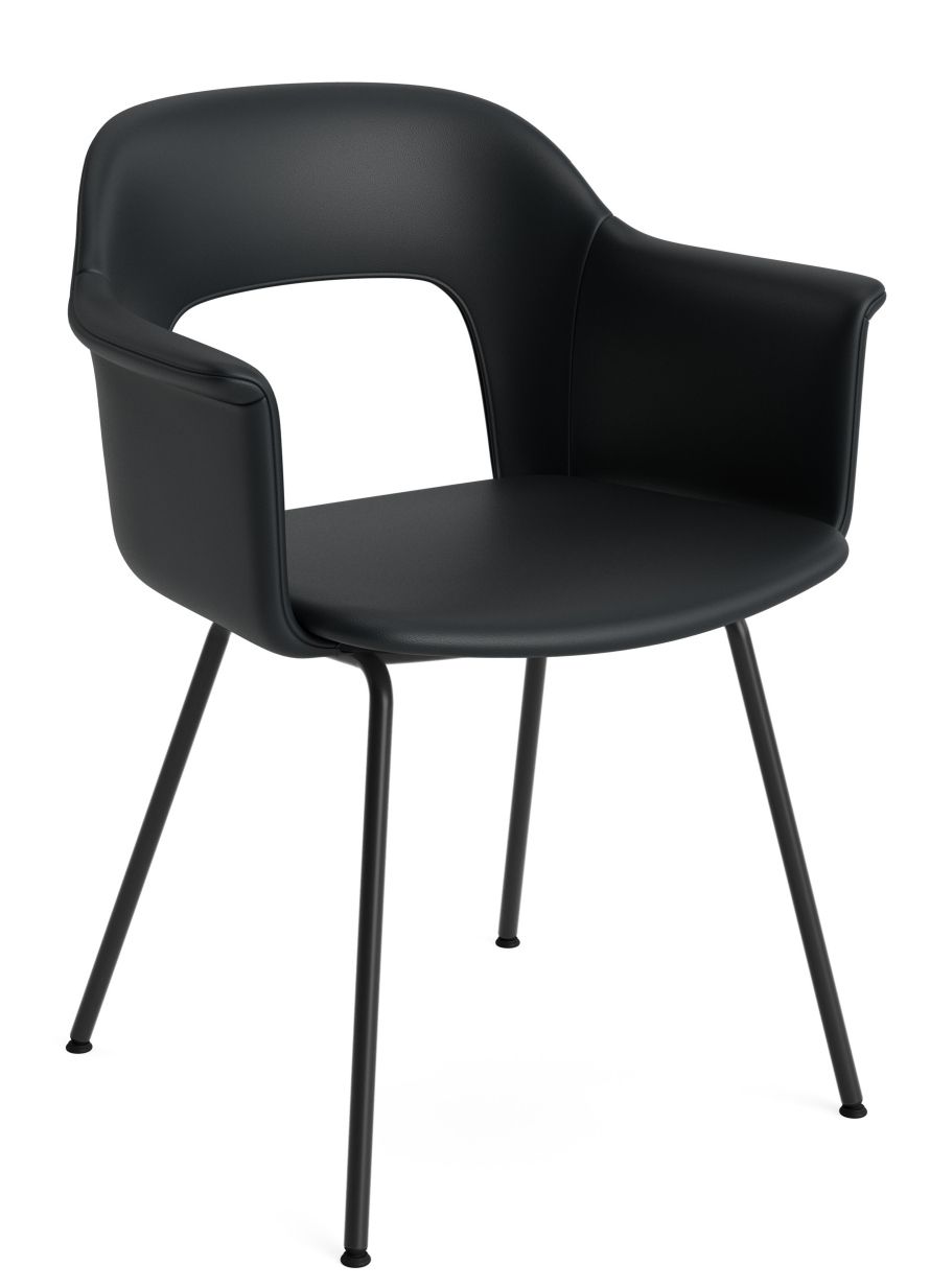 Schwarzer Layout Armchair 214 von Hay mit Armlehnen und filigranem, schwarzem Metallgestell vor weißem Hintergrund.