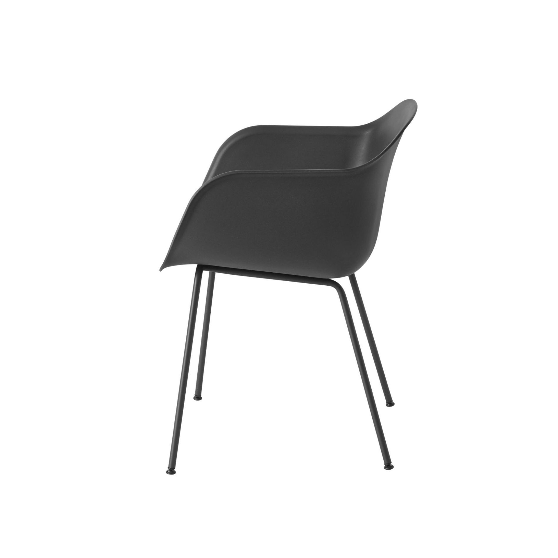Schwarzer Fiber Armchair von Muuto mit Kufengestell, moderner Design Stuhl für Esszimmer und Wohnbereich.