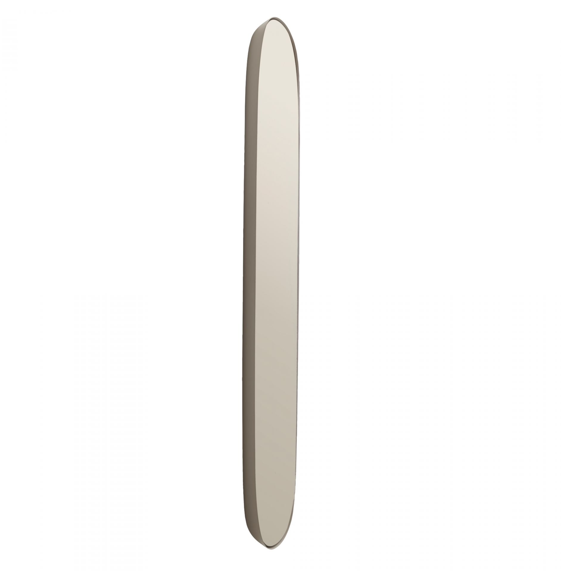 Großer, schlanker Muuto Spiegel mit klarem Glas und abgerundeten Ecken im modernen Design.