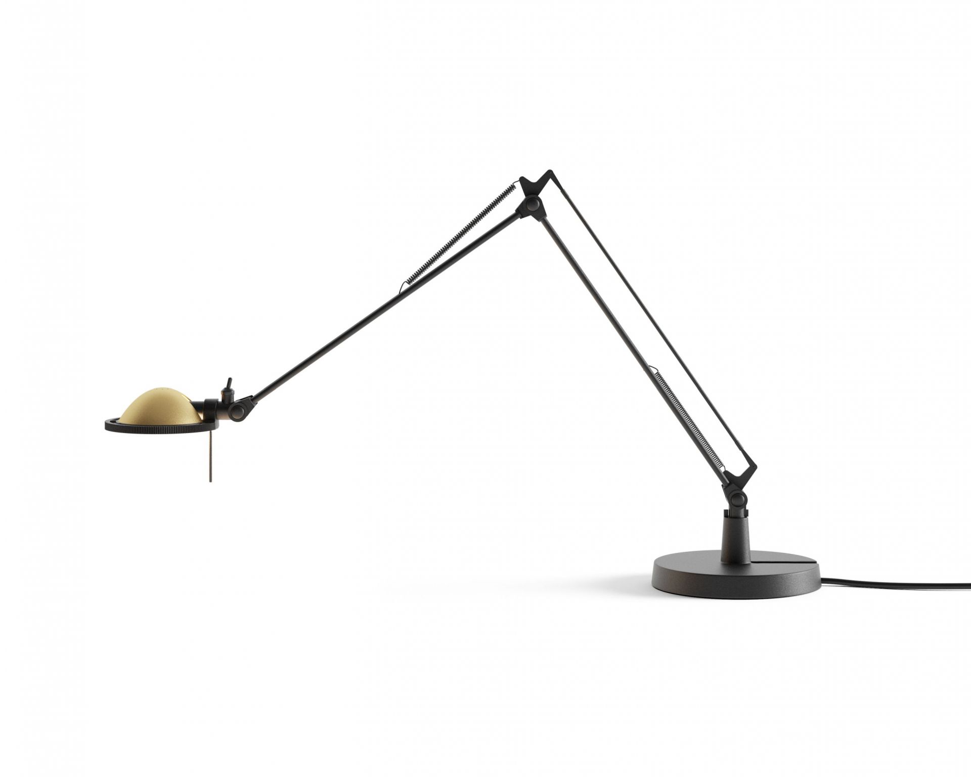 Schwarze Luceplan Berenice Schreibtischleuchte mit Messingreflektor, verstellbar für optimale Beleuchtung. Designklassiker für Büro und Zuhause.