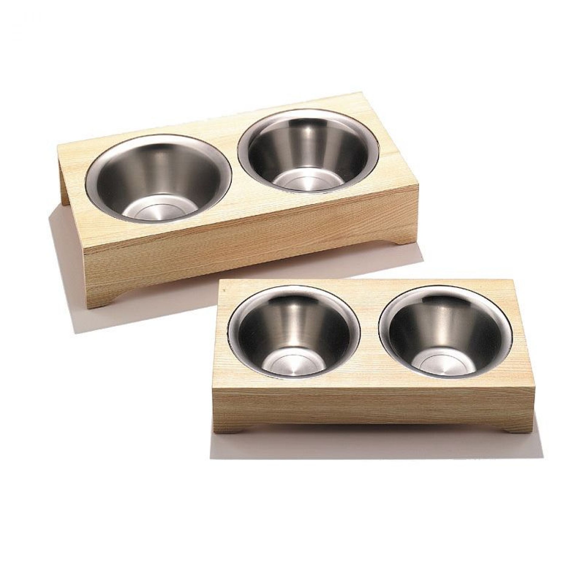 Zwei "Spike Side by Side" Hundenäpfe aus Edelstahl in hellem Holzgestell für Futter und Wasser.