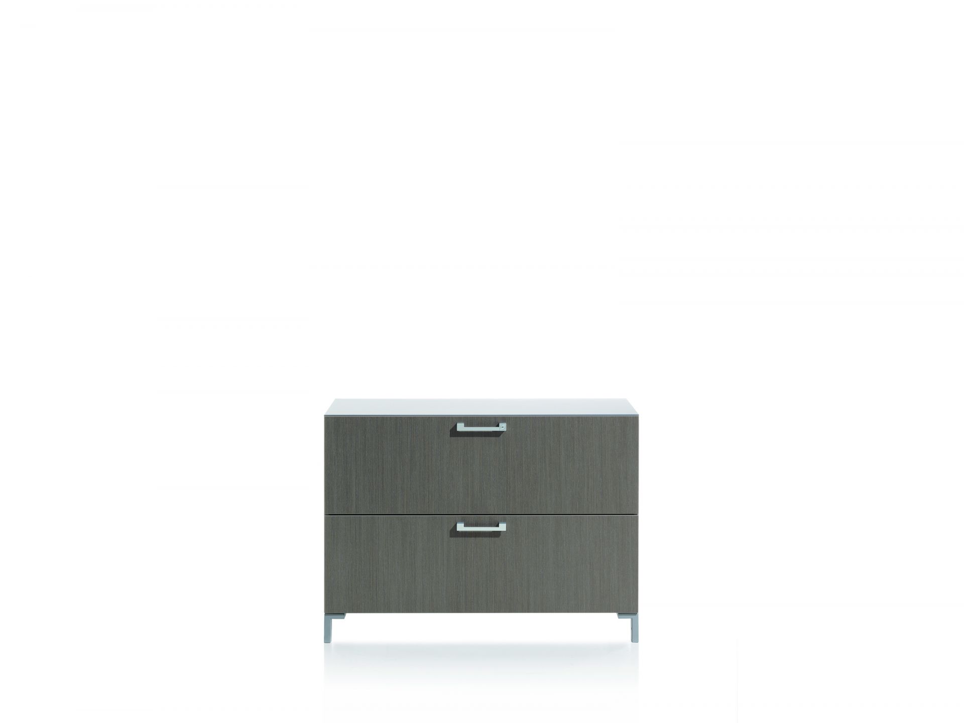 Steelcase Share It Schrank mit zwei Schubladen in Holzoptik und silbernen Griffen.