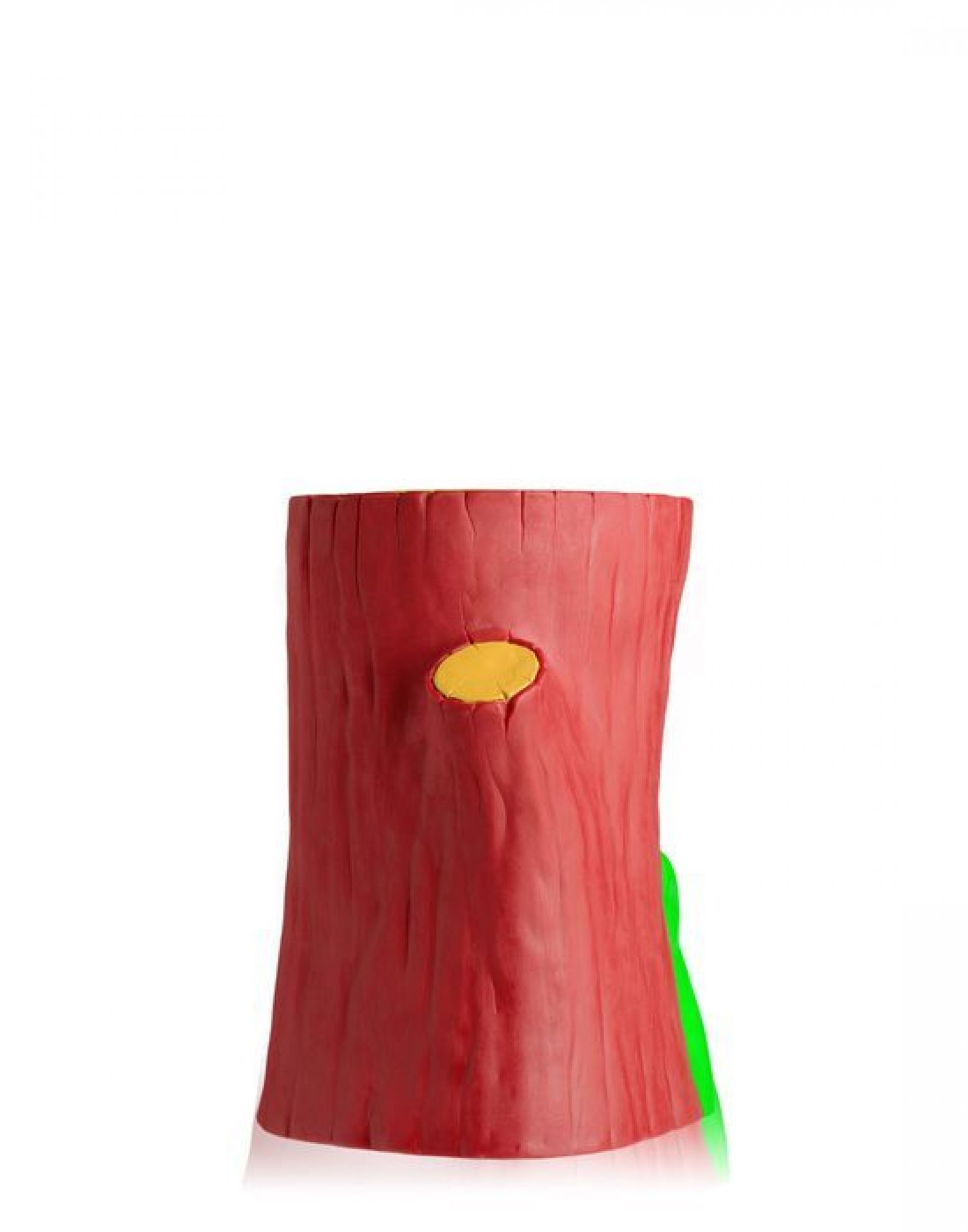 Detailaufnahme des roten Gnomes Saint-Esprit Kartell, einem Hocker in Baumstumpf-Optik mit gelbem Loch.