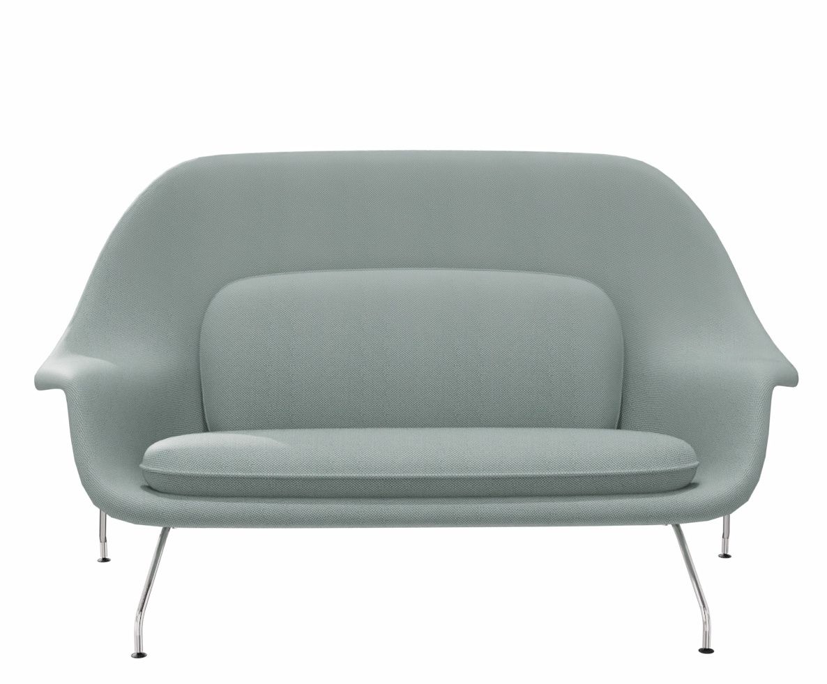 Hellblaues Womb Sette Sofa von Knoll International mit verchromten Beinen für entspanntes Wohnen.