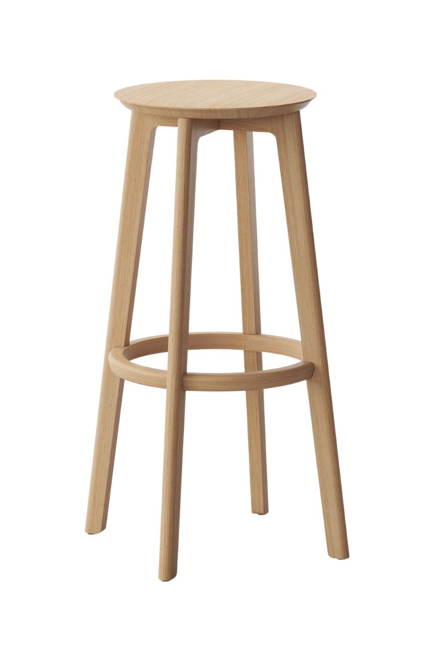 Holzfarbener Barhocker "1.3 Barhocker" mit runder Sitzfläche und Fußstütze, Höhe 80 cm, für Küche oder Bar.