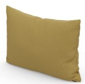 Goldenes Vitra Kissen / Sofakissen mit feiner Textur für Wohnzimmer oder Schlafzimmer, Detailansicht.