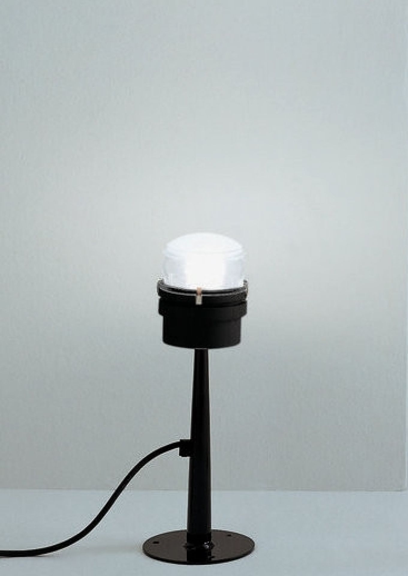 Fresnel 1148 Stehleuchte von Oluce, 40 cm, für den Außenbereich, modernes Design.