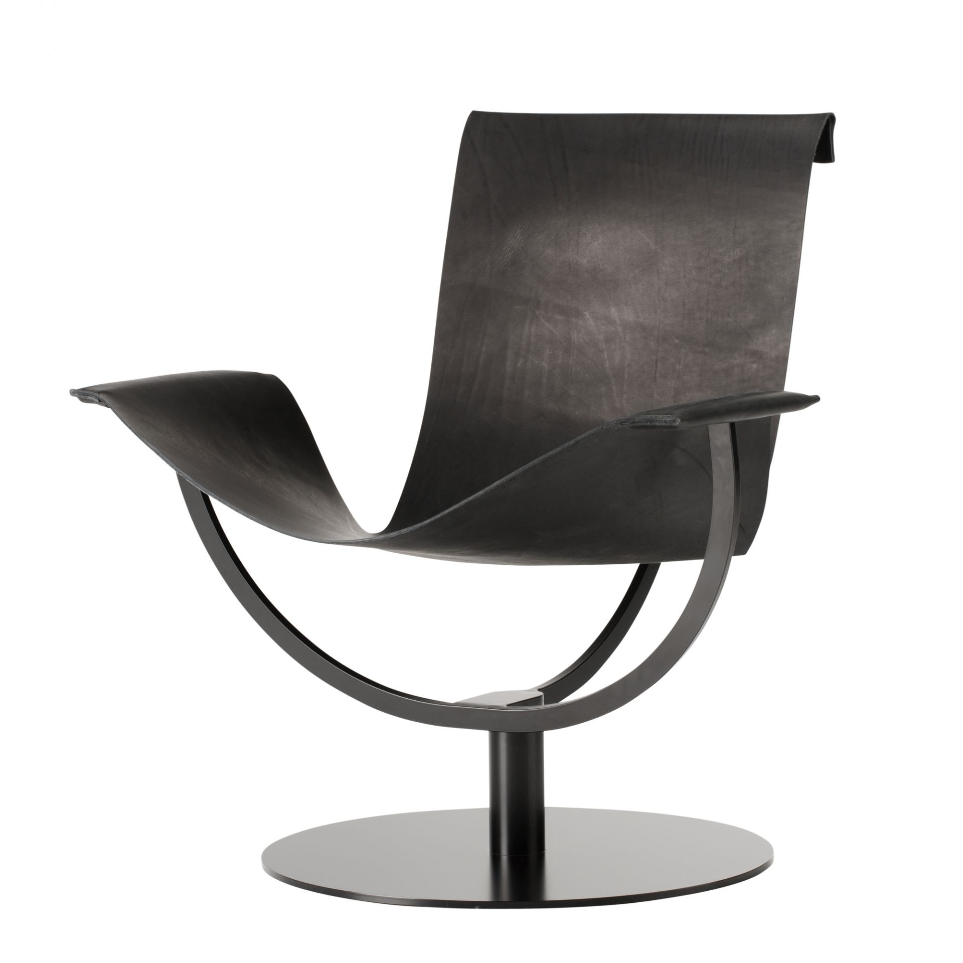 Schwarzer Arch Chair Sessel aus Kernleder mit modernem Design und Drehfuß.
