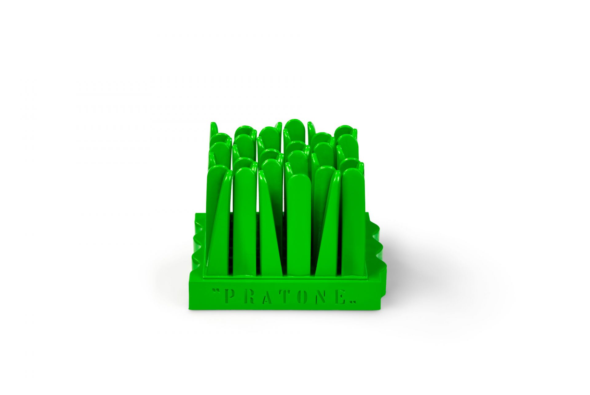 Grüne Guframini Pratone Miniatur, ein Designobjekt in Gras-Optik, modernes Wohnaccessoire.