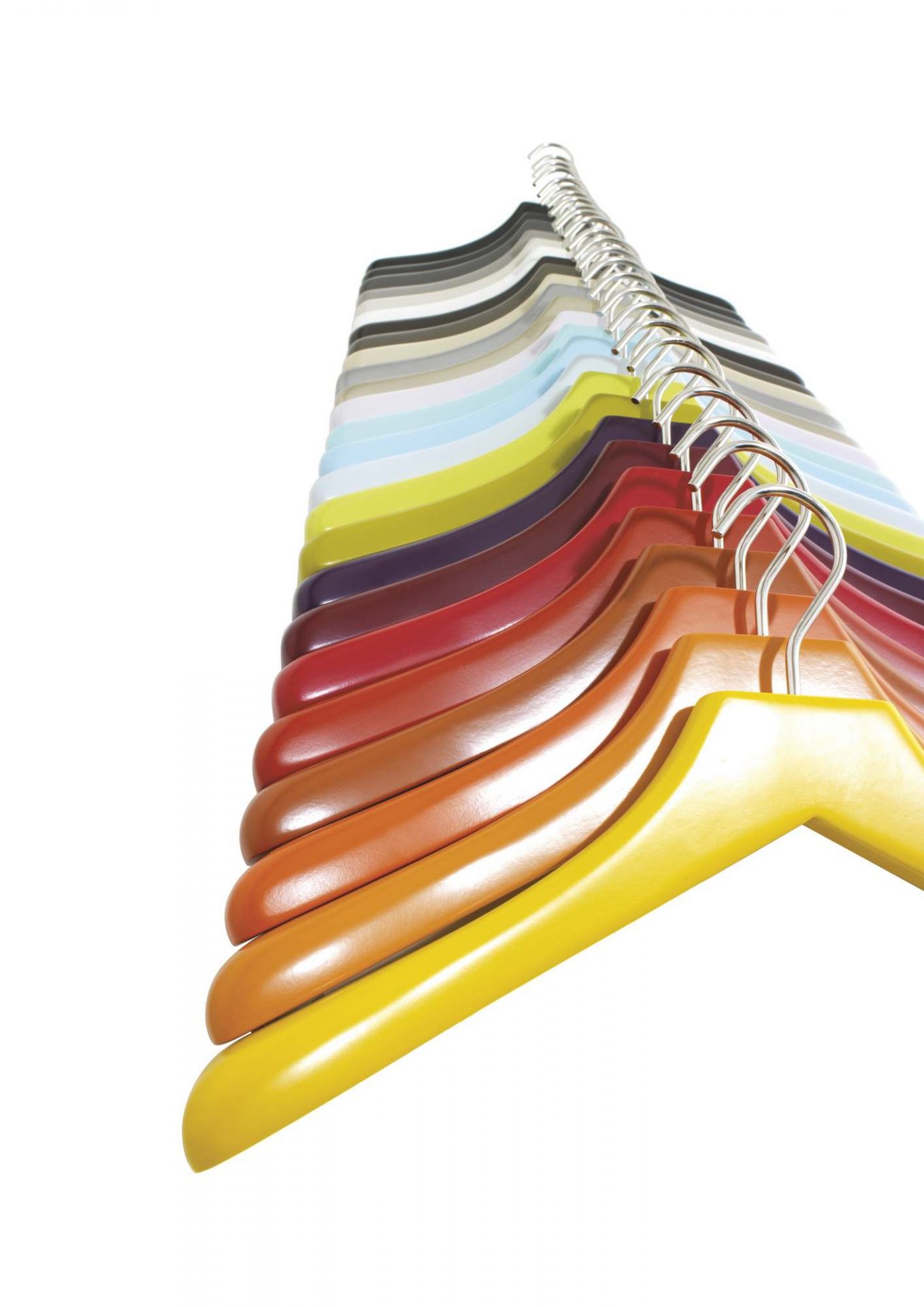 Schönbuch Kleiderbügel 0112 in verschiedenen Farben. Hochwertige, lackierte Holzkleiderbügel für Garderobe und Kleiderschrank.