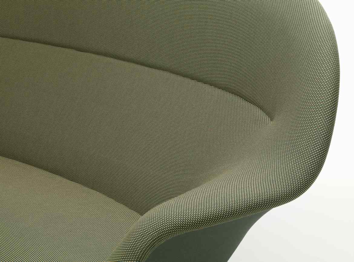 Detailaufnahme des grünen Vitra Abalon Sofas mit hochwertigem Stoffbezug und elegantem Design.