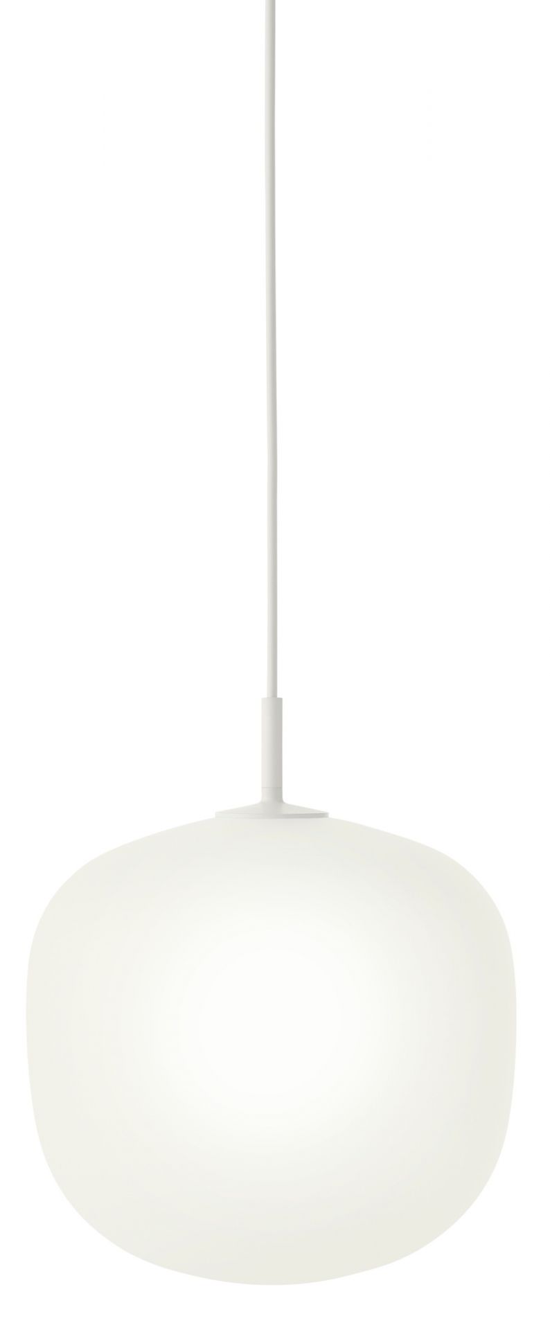 Nahaufnahme der modernen Rime Pendelleuchte von Muuto in Grau, schlichtes Design für stilvolle Innenbeleuchtung.