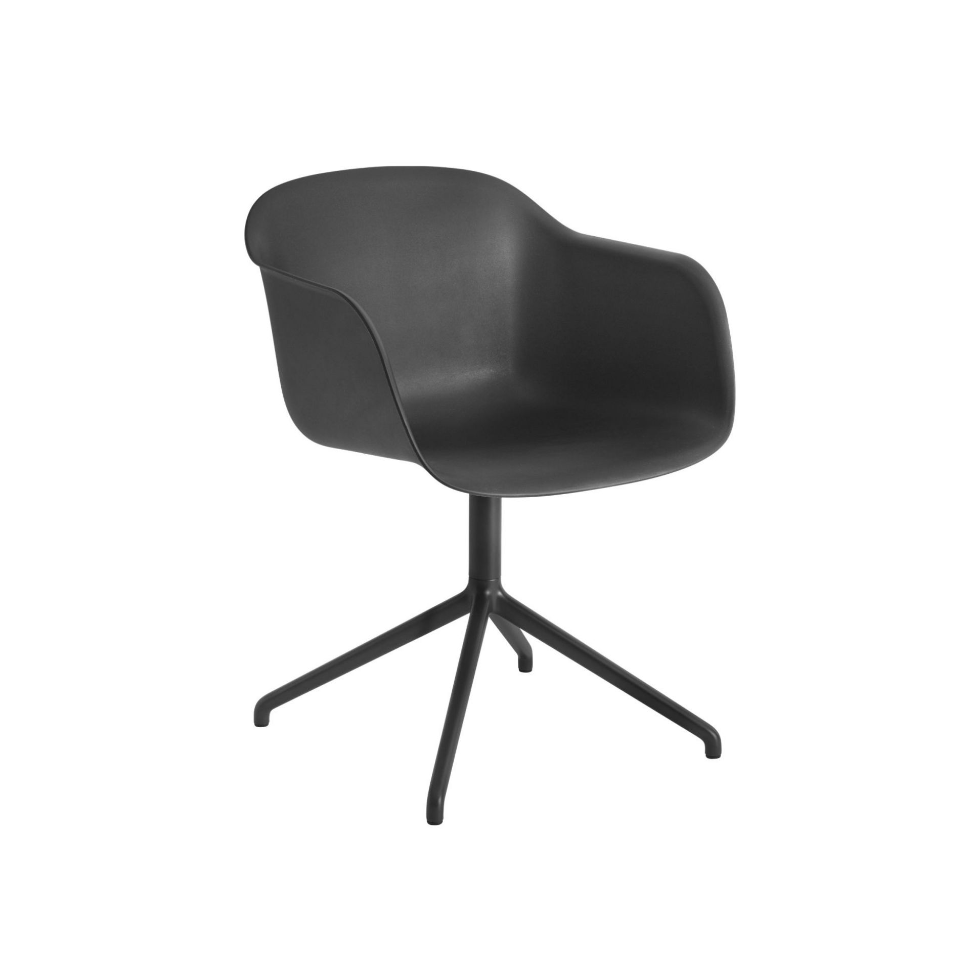 Schwarzer Fiber Armchair von Muuto mit Drehfuß, moderner Sessel für Wohnzimmer und Büro.