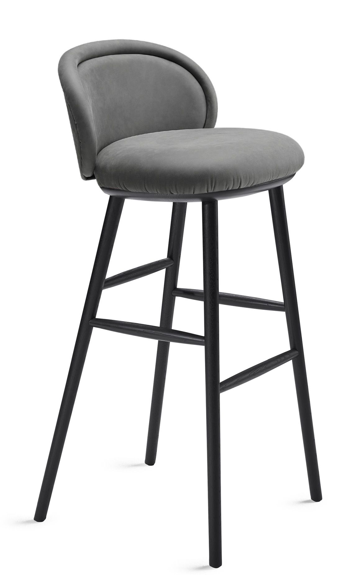 Grauer Ona Barstool Barhocker von Freifrau Manufaktur mit schwarzem Holzgestell und gepolsterter Sitzfläche und Rückenlehne.