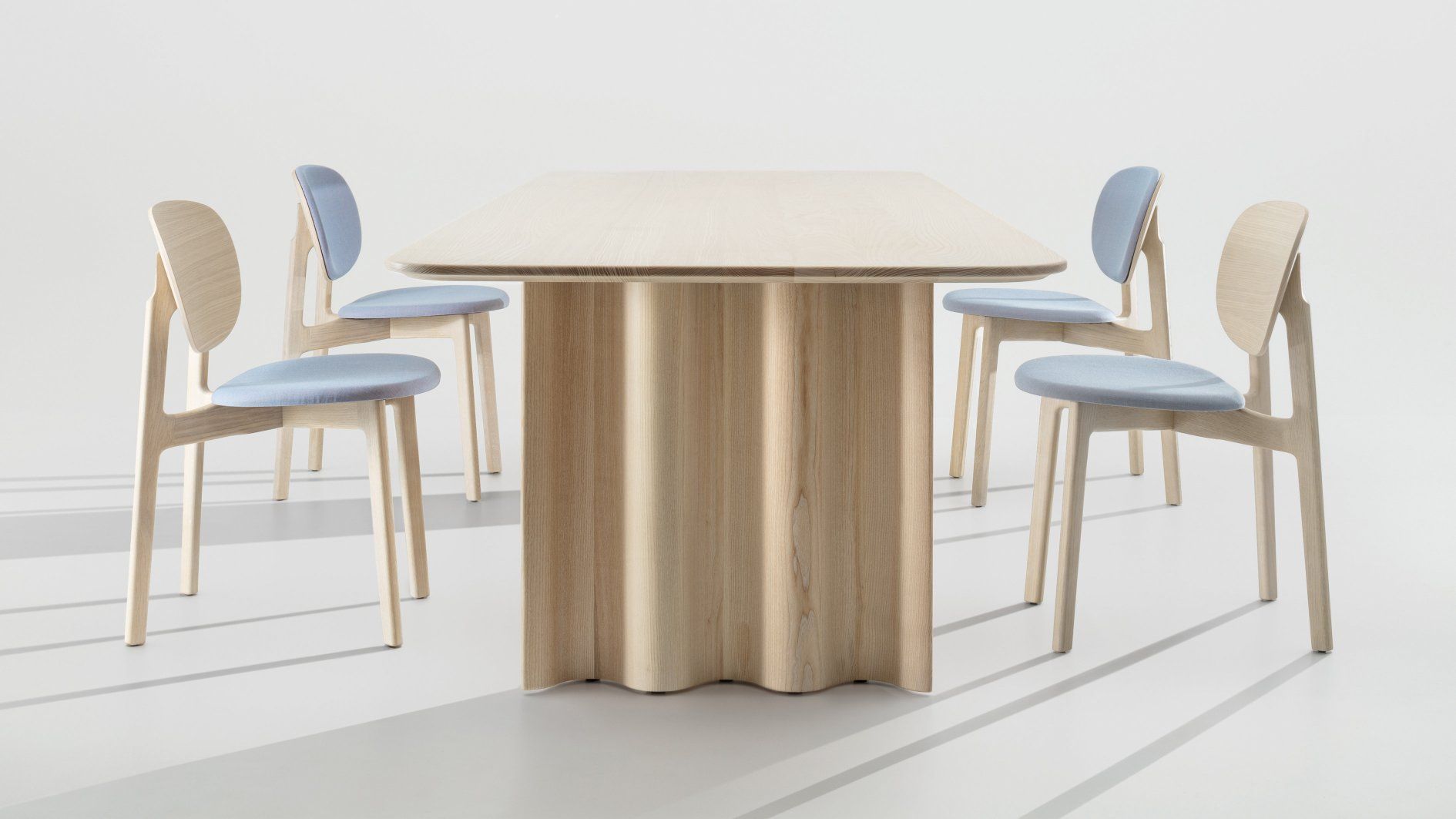 Nonoto Cocktailsessel: Heller Sessel mit Sitzpolster, modernes Design für Wohnzimmer und Lounge.