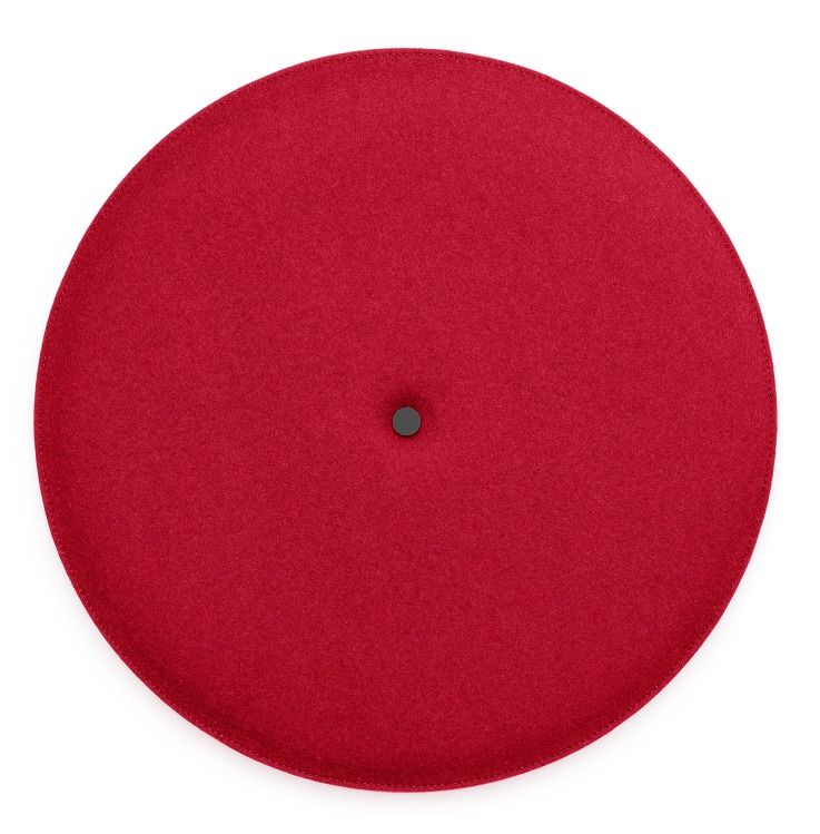 Rotes, rundes Wandelement Spot Akustik von HEY-SIGN zur Schallabsorption mit Knopf in der Mitte.
