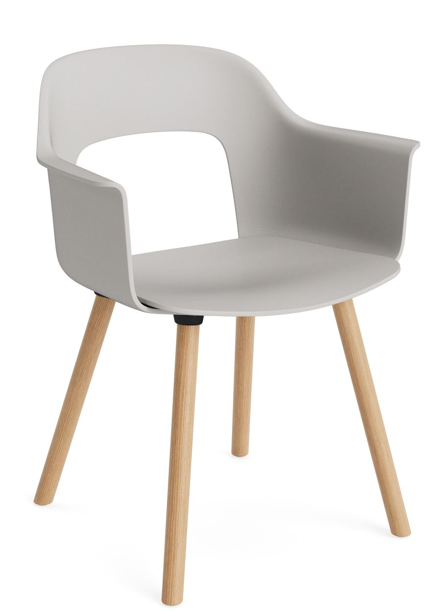 Layout Armchair 221 von Hay, moderner Armlehnstuhl in Grau mit hellem Holzgestell für Esszimmer und Wohnbereich.