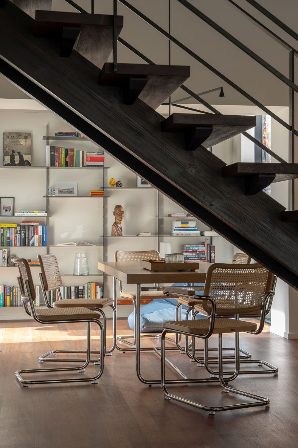 S 64 V Klassieke stalen buisstoel met vrijdragende poten CHROOM/ZWART Thonet VOORKEURSCOMBINATIE