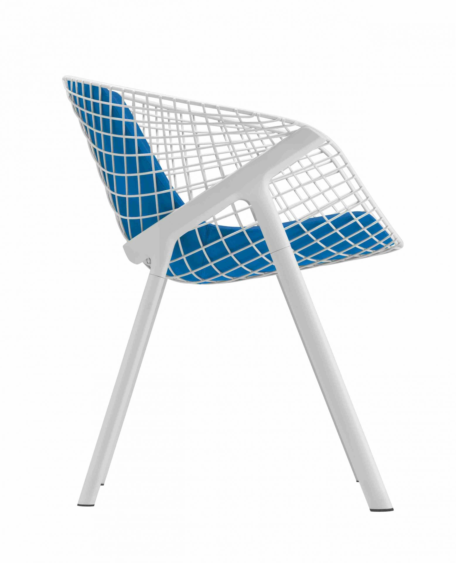 Kobi Chair Stuhl mit weißem Drahtgeflecht und blauem Sitzkissen, moderner Design Stuhl.