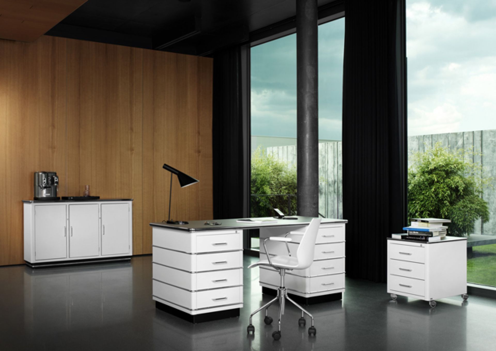 TB229 Classic Line Schreibtisch von Müller Möbelfabrikation in Weiß mit Rollcontainer und Büroschrank.