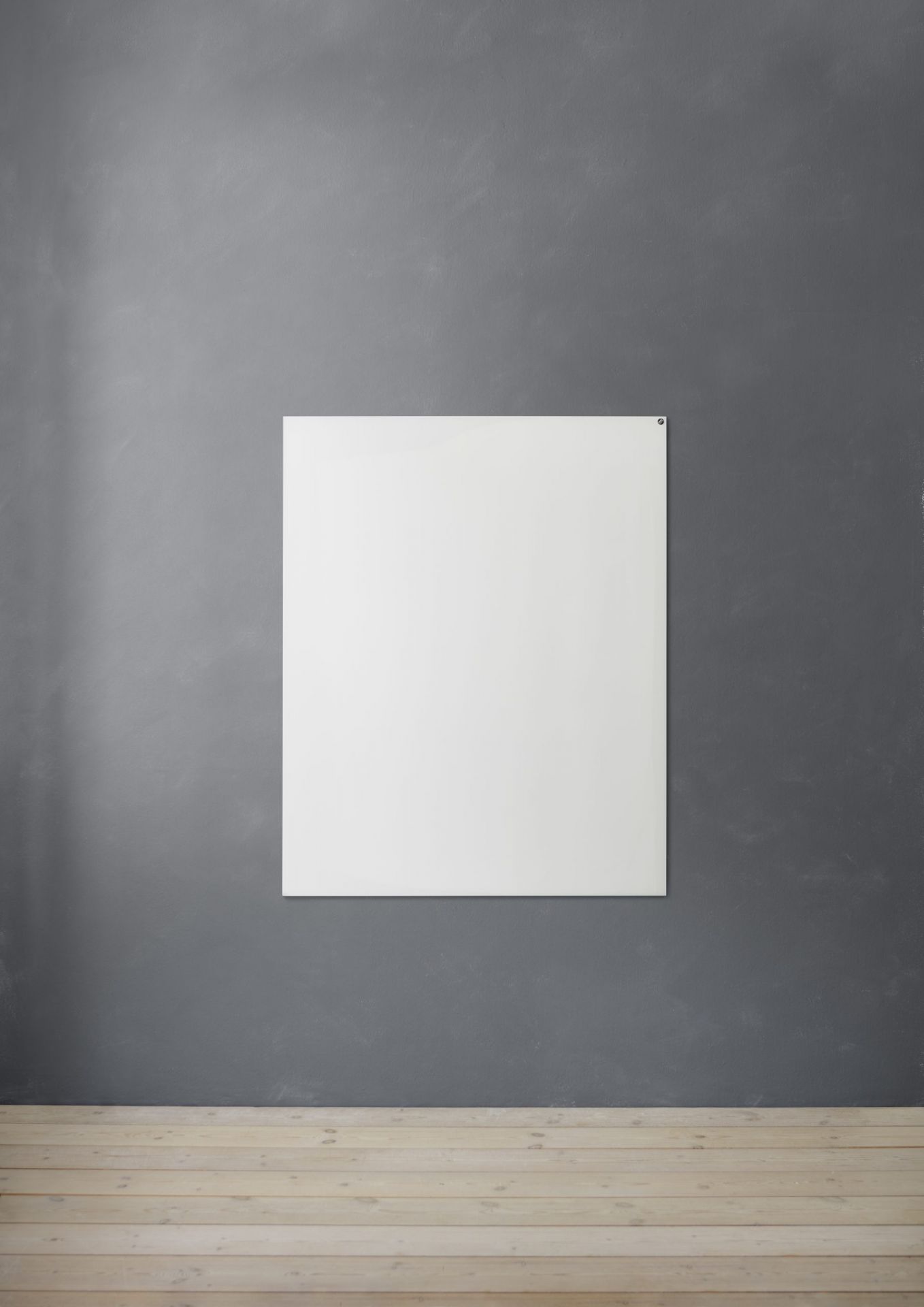 Weiße Chat Board Elements Wandtafel, magnetische Glastafel an grauer Wand im minimalistischen Raum.