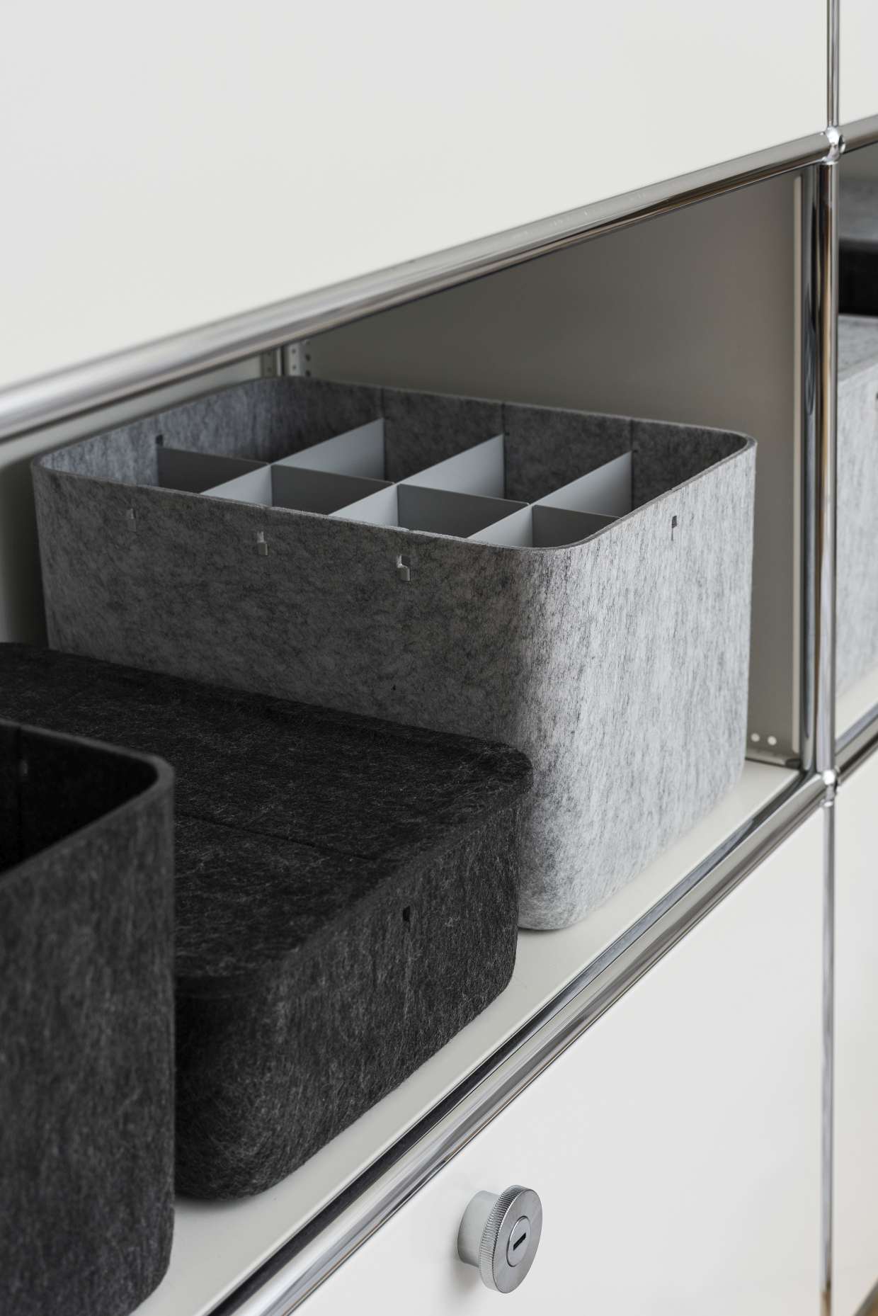 USM Haller Inos diepe box met dienblad