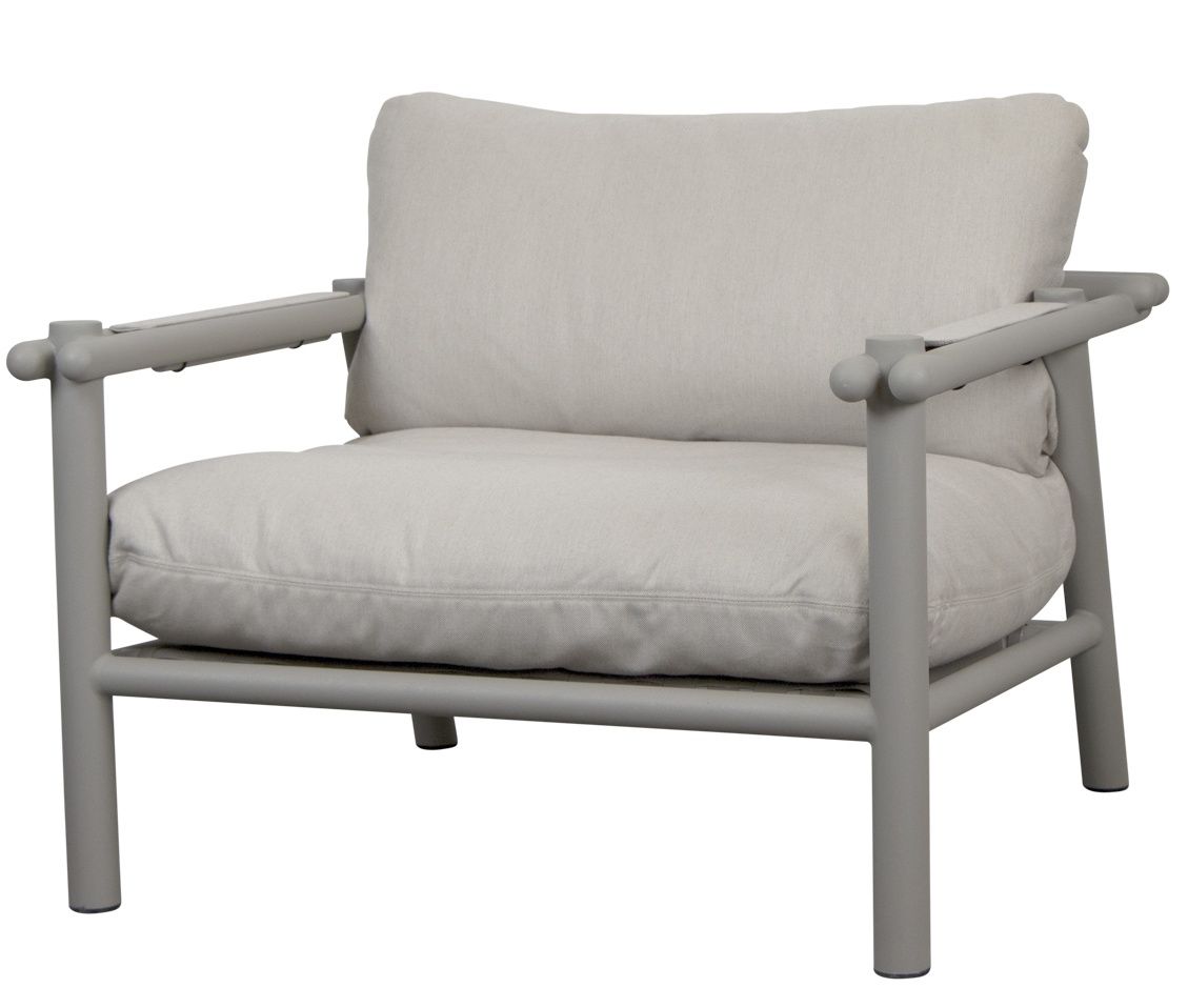 Sticks Lounge Chair fauteuil voor buiten, Cane-Line frame taupe / kussens zandkleur