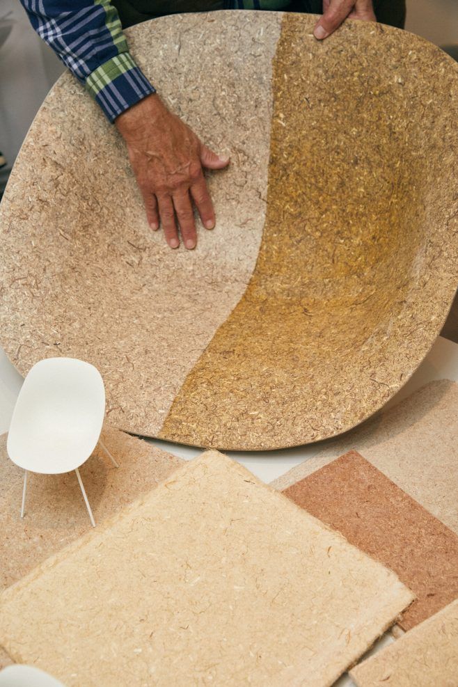 Mat Armchair von Normann Copenhagen: Detailaufnahme von Materialmuster und Miniaturstuhl, verschiedene Farbvarianten.