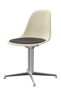 Eames Fiberglass Chair DSL von Vitra mit Sitzpolster, cremefarbene Sitzschale und verchromtem Untergestell.