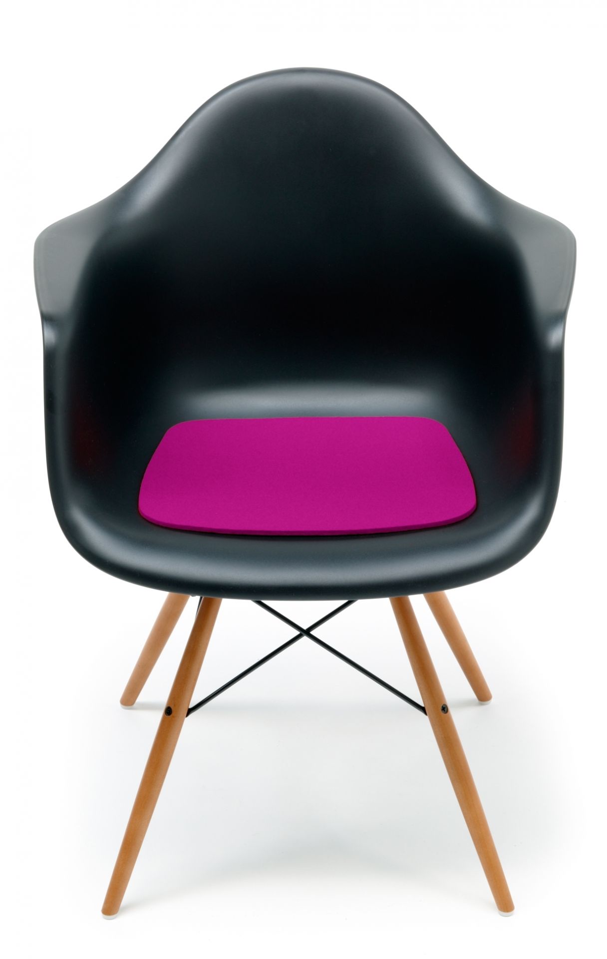 Zitkussen - vilten kussen Eames Plastic Arm Chairs DAR/RAR/DAW HEY - SIGN by BWF Group UNIEK STUK Roze
