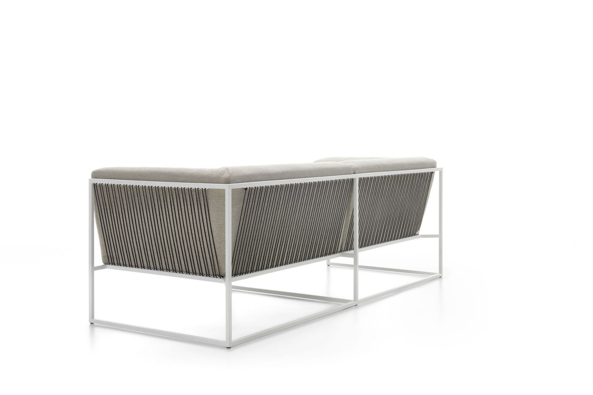 Arpa Outdoor Sofa von MDF Italia mit weißem Rahmen und grauem Textilbezug, Rückansicht.