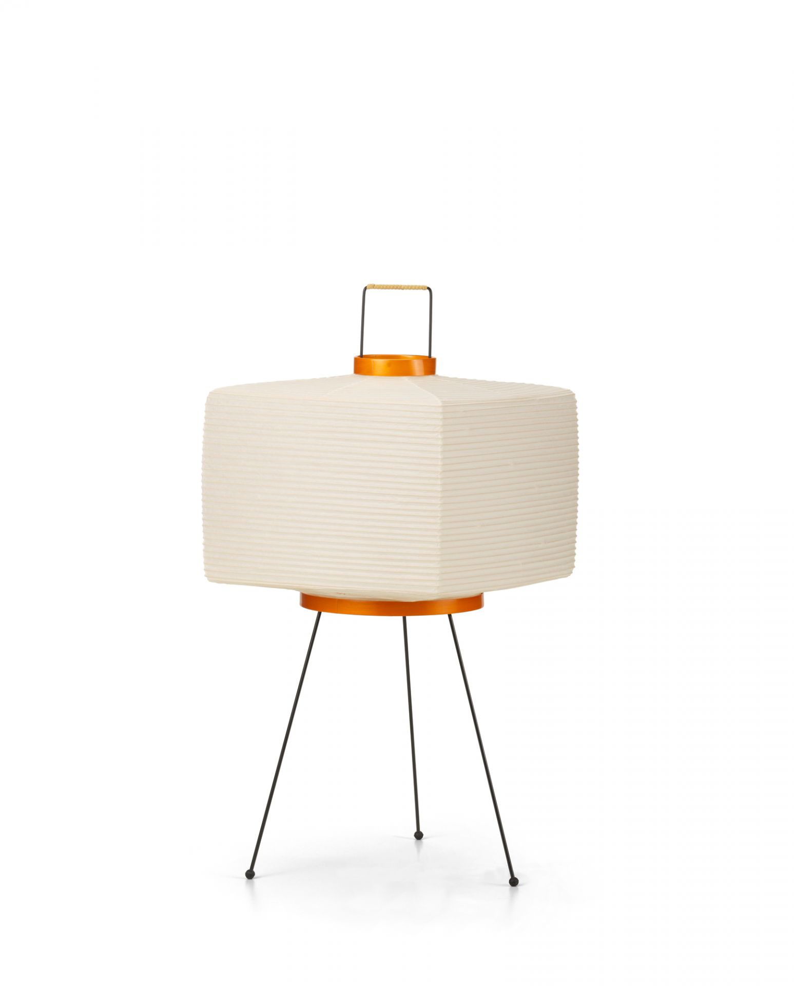 Akari Tischleuchte 7A von Vitra: Kubische Papierleuchte auf filigranem, schwarzem Dreibein-Gestell. Designklassiker.