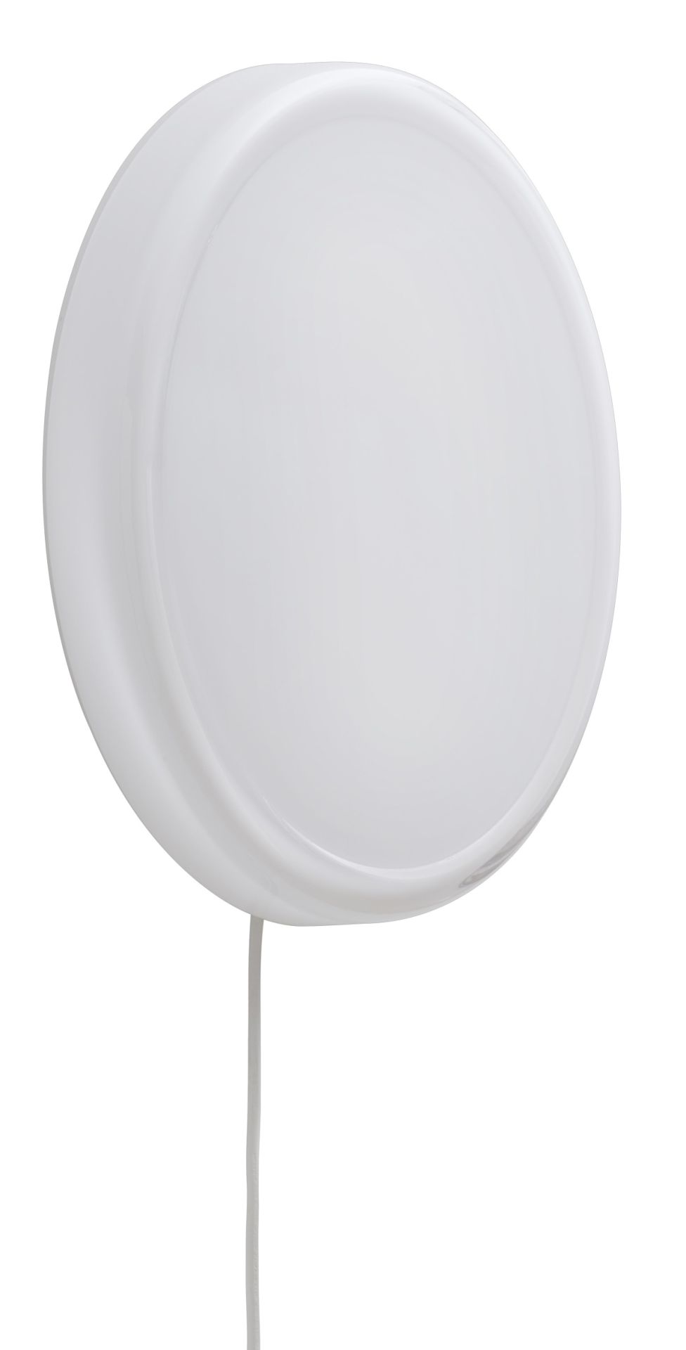 Weiße Looped Wandleuchte von Muuto, runde Deckenleuchte mit Kabel für modernes Wohnambiente.