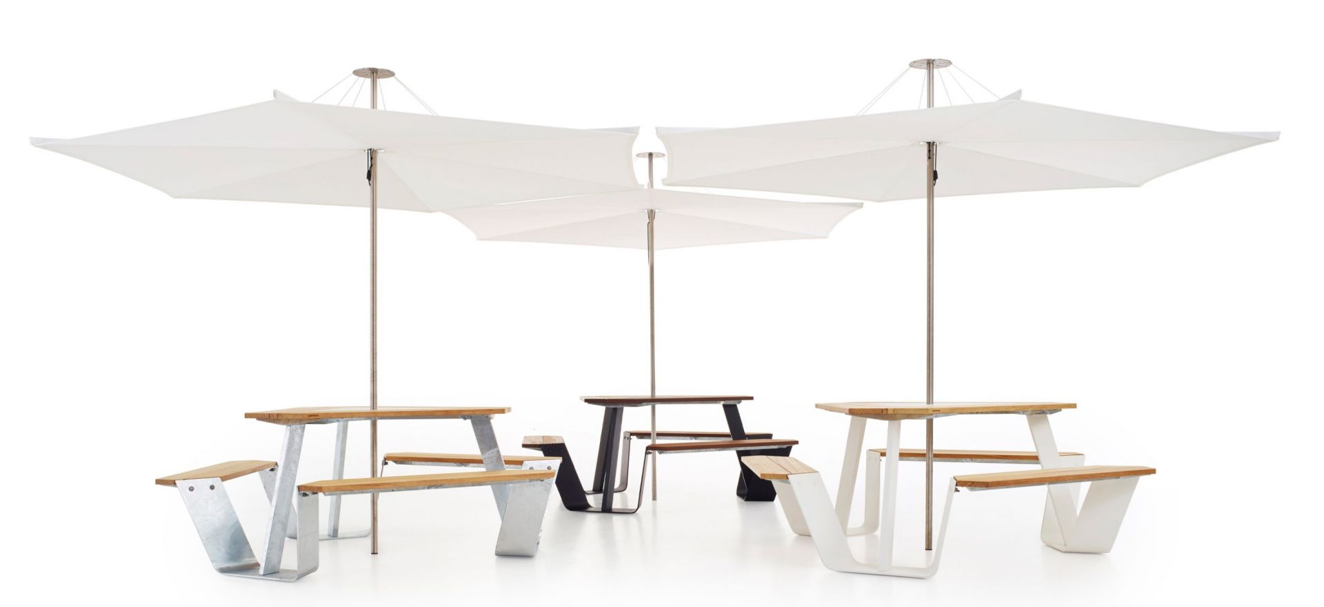 Anker Picknicktisch von Extremis für den Außenbereich mit Sonnenschirmen, ideal für Garten, Terrasse und öffentliche Plätze.