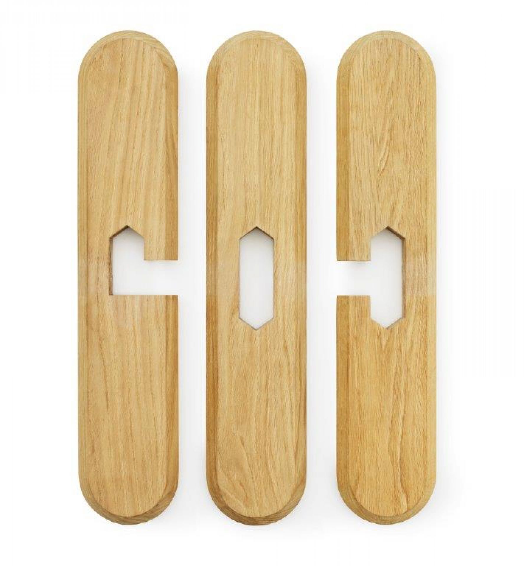 Detailaufnahme der Tischbeine vom Normann Copenhagen Ding Table aus Eichenholz.