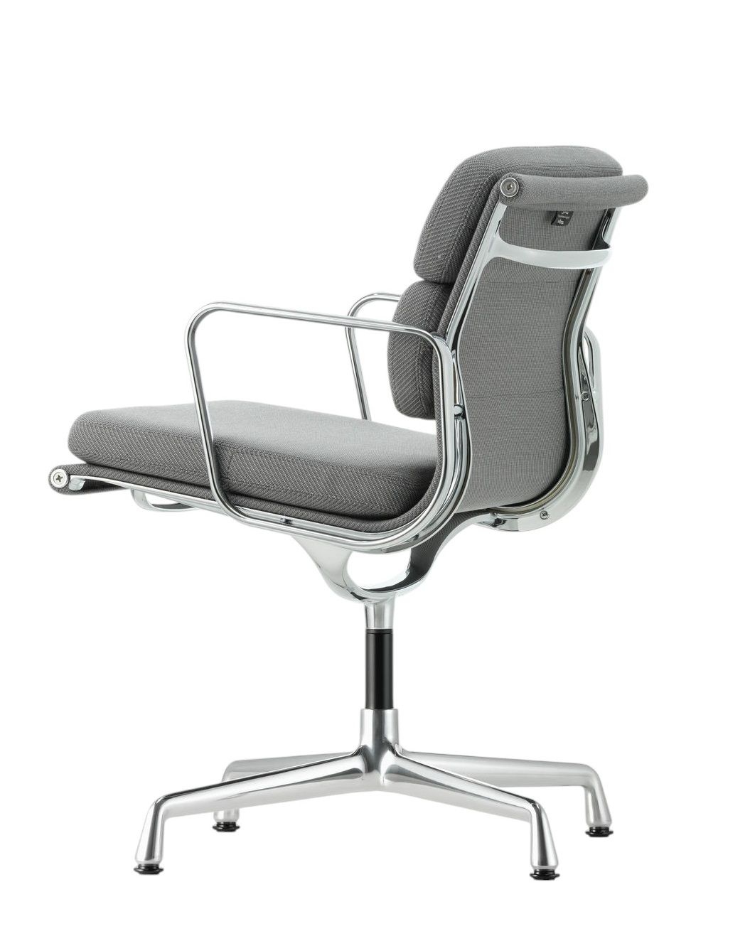 Vitra EA 207 Soft Pad Chair in Grau, Bürostuhl mit Armlehnen und Aluminiumfußkreuz, Rückansicht.