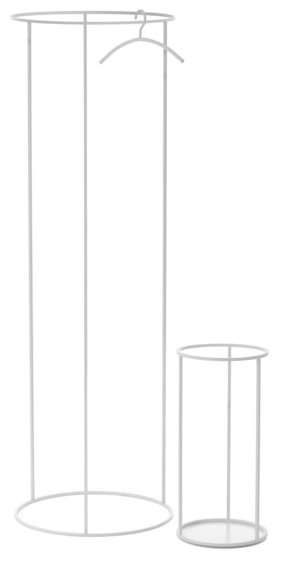 Weißer Schönbuch Rack Garderobenständer mit Kleiderbügel, minimalistisch und modern für Flur und Ankleidezimmer.