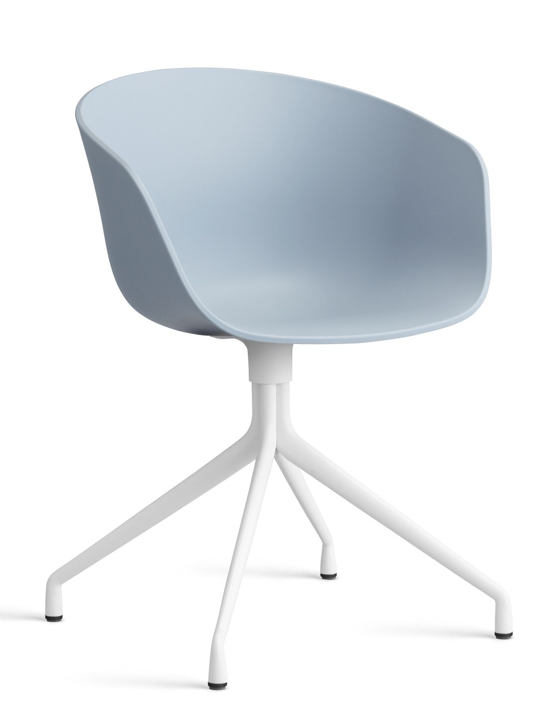 About A Chair AAC20 Stuhl von Hay in Hellblau mit weißem Vierfuß-Gestell.