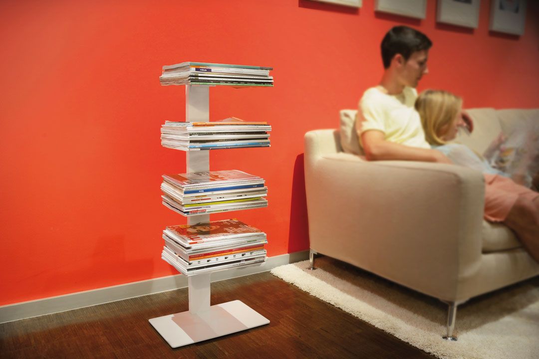 Booksbaum Regal: Weißes Standregal mit Magazinen, Bücherregal für Wohnzimmer und Büro.
