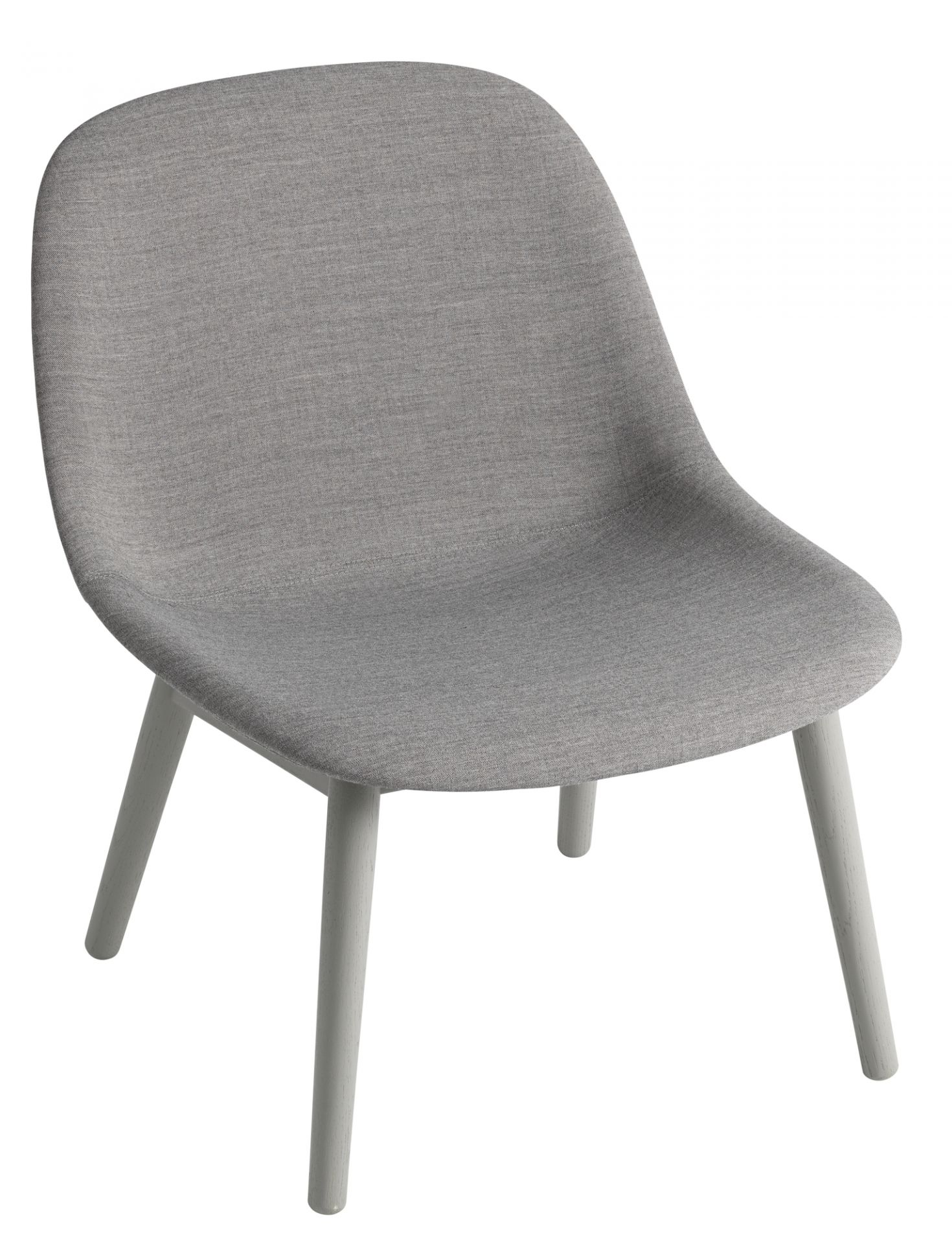 Grauer Fiber Lounge Chair von Muuto mit Holzgestell, moderner Sessel für Wohnzimmer.
