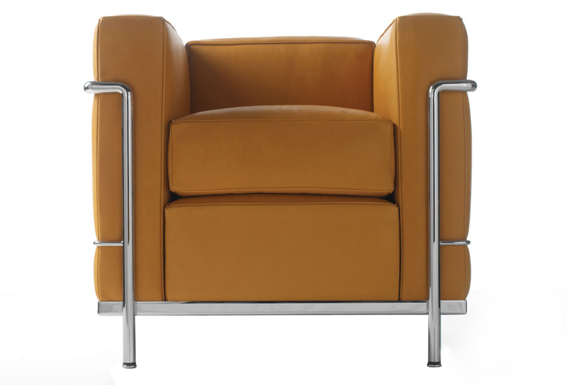 Cassina Grand Confort Sessel in Senfgelb mit verchromtem Stahlgestell, Frontansicht für modernes Wohnzimmer.