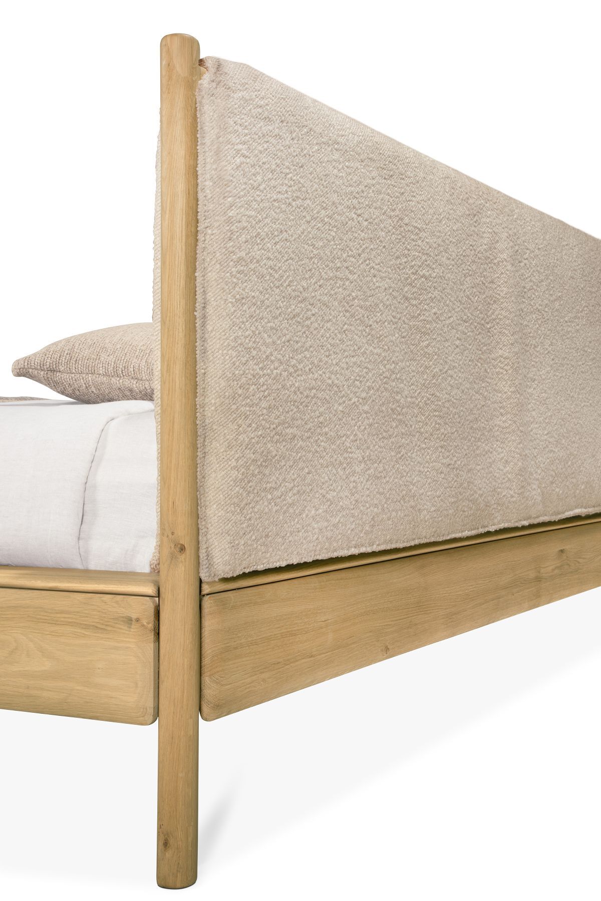 PI-bed met hoofdeinde + bekleding van Ethnicraft