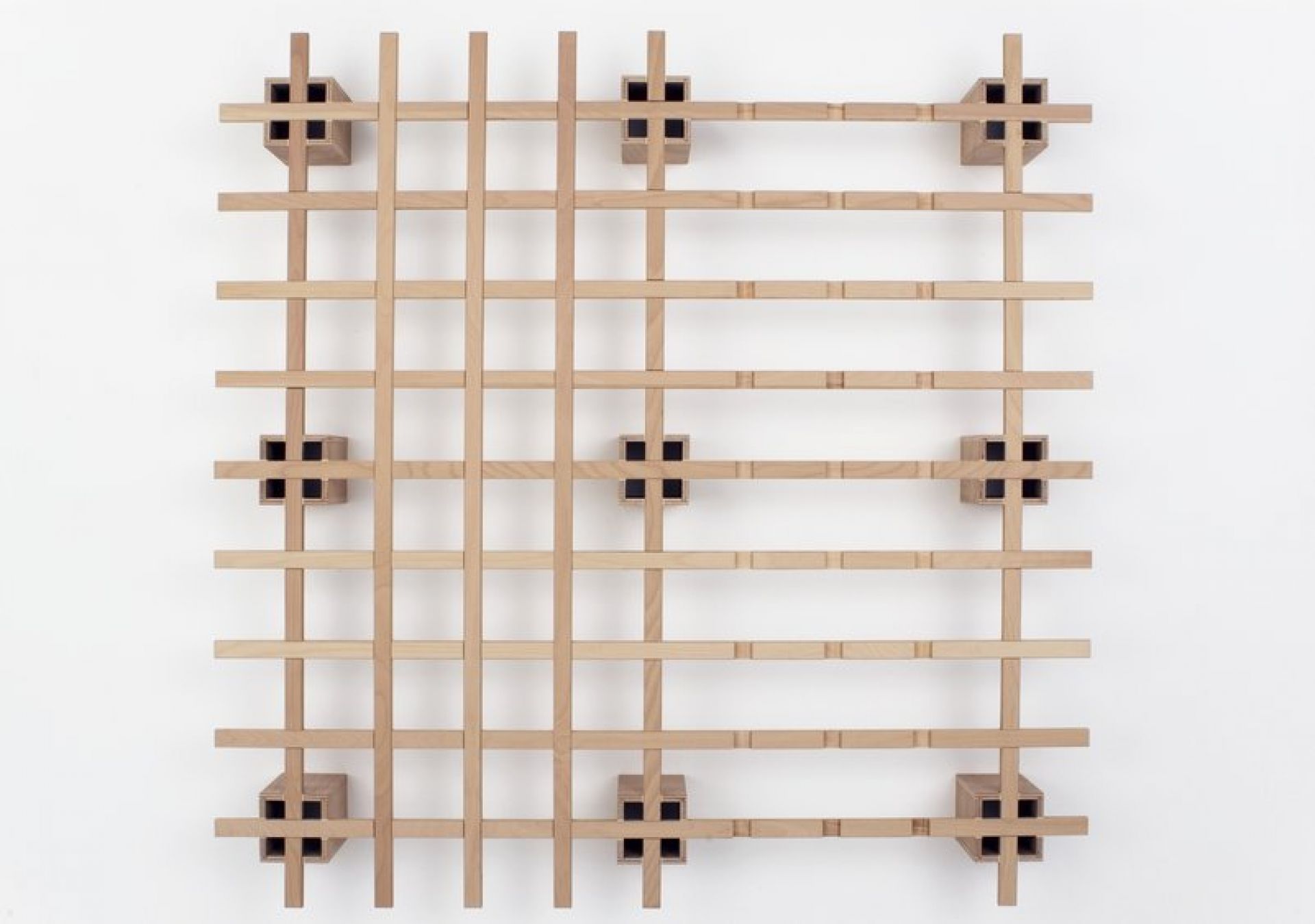 Tojo System Bett mit Cube , Lattenrost aus hellem Holz, minimalistisches Design für Schlafzimmer.