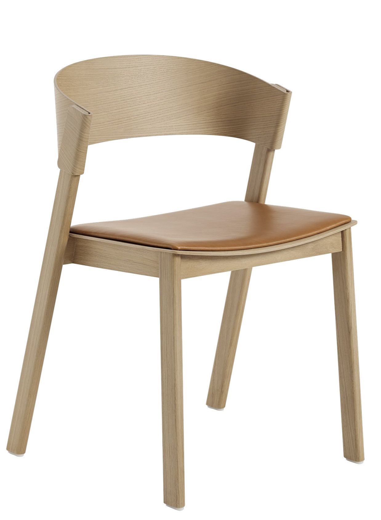 Cover  Side Chair von Muuto: Holzstuhl mit Leder Sitzfläche in hellem Holzton, Frontansicht.
