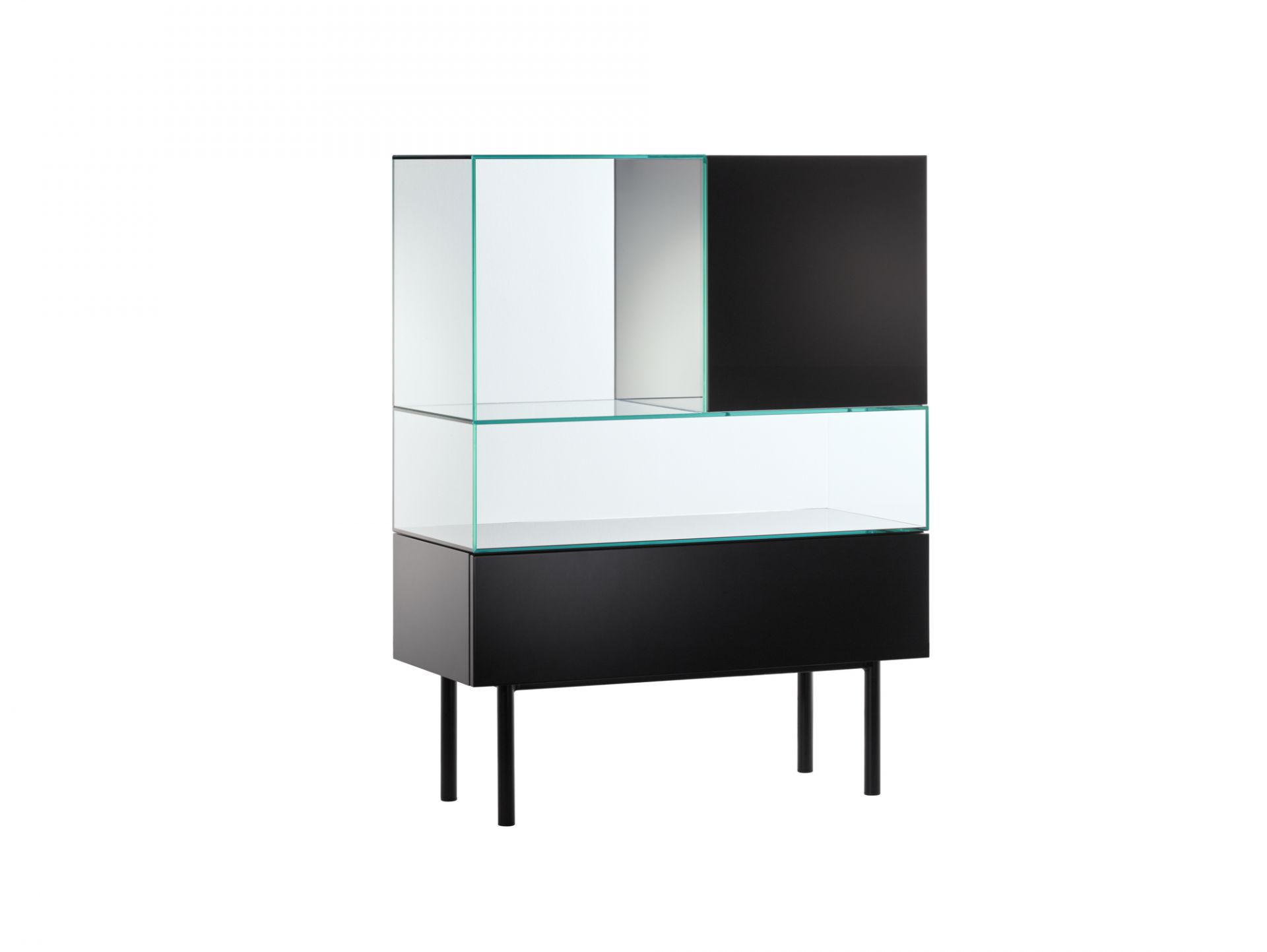 Tecta Vitrine S4-2: Moderne Glasvitrine mit schwarzem Korpus und filigranen Füßen für Wohnzimmer.