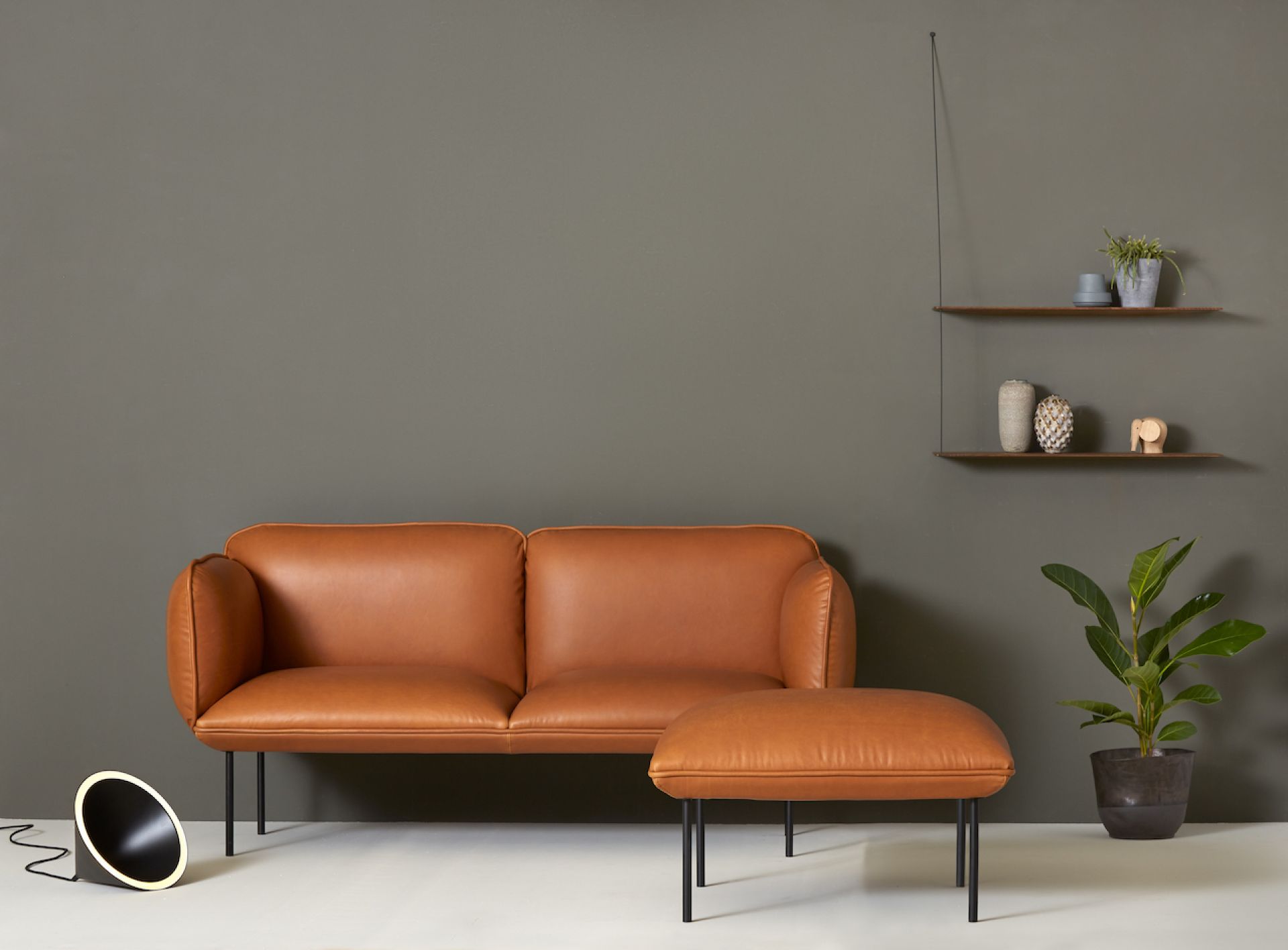 Stedge Wandregal 60 cm von Woud, eiche weiss pigmentiert, modernes Design für die Wand.