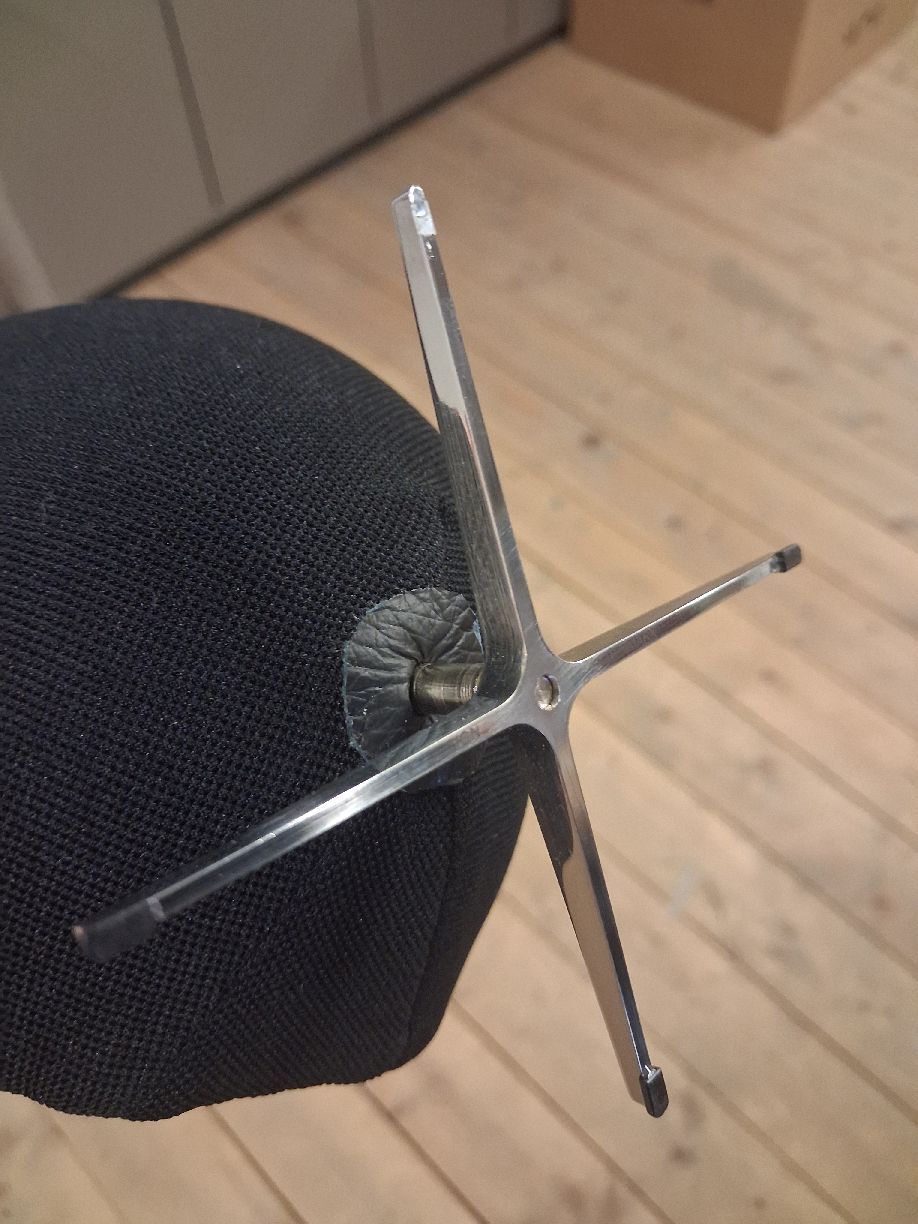 Miniatuur eierstoel (verkleind formaat) Zwart Fritz Hansen EXEMPLAAR MET GEBREKEN