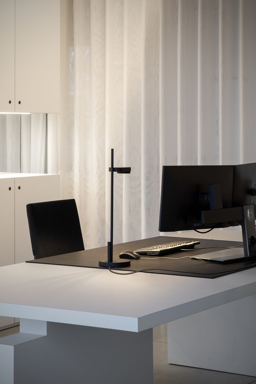 Kido Desk tafellamp met ronde voet Belux